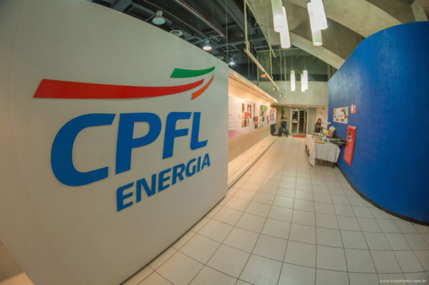 placa com o logo da CPFL Energia